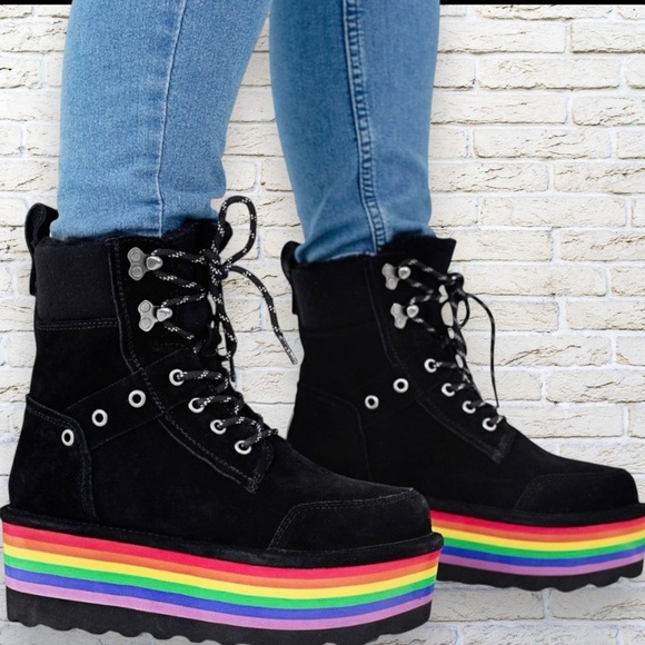 BearPaw Shoes - NWT Bearpaw RETRO ALICIA Women's Platform Boots with Rainbow Soles - Size 7